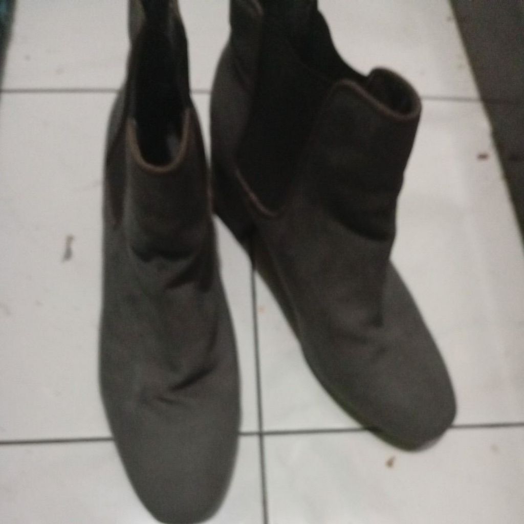 sepatu ankle boots suede HnM