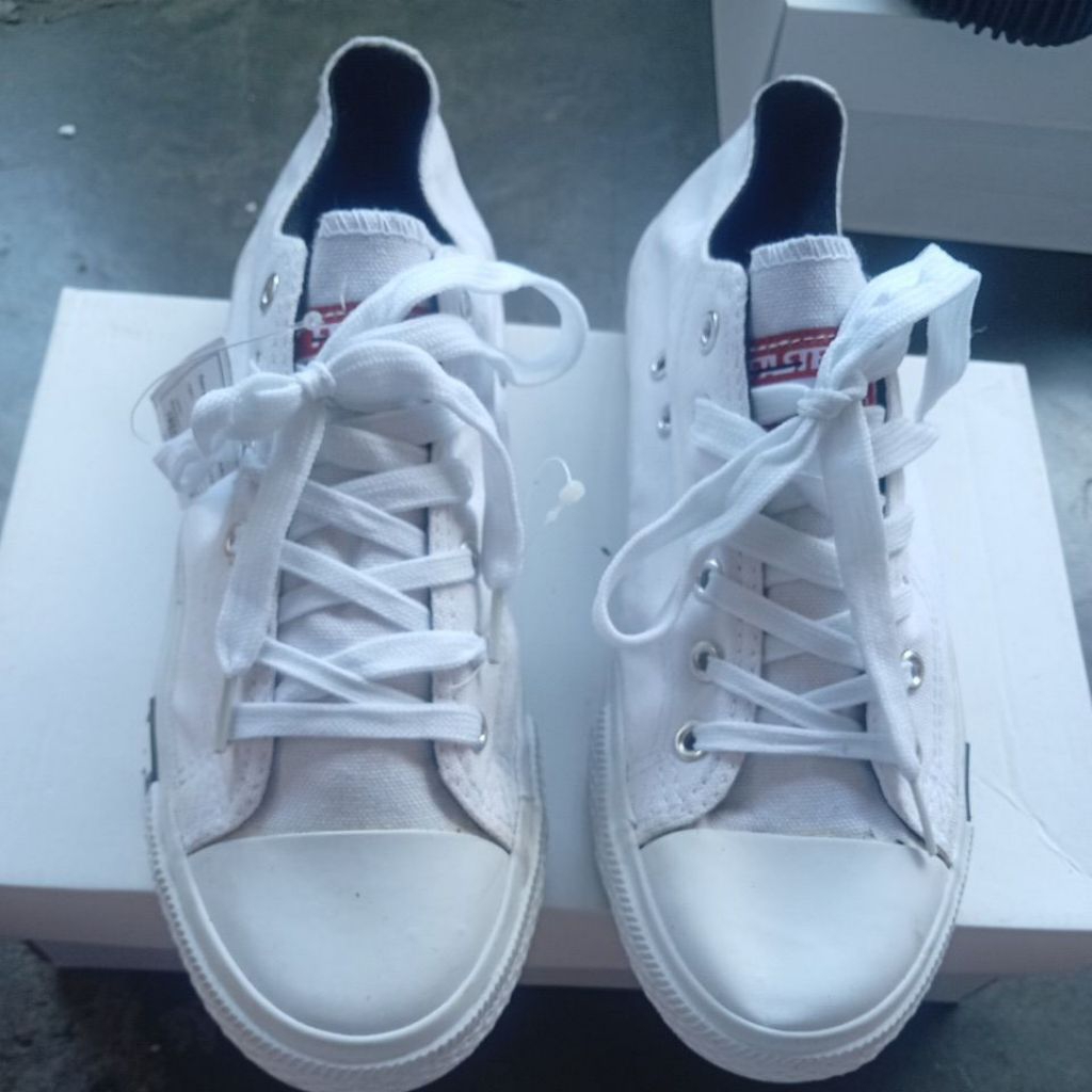 Sepatu casual faster