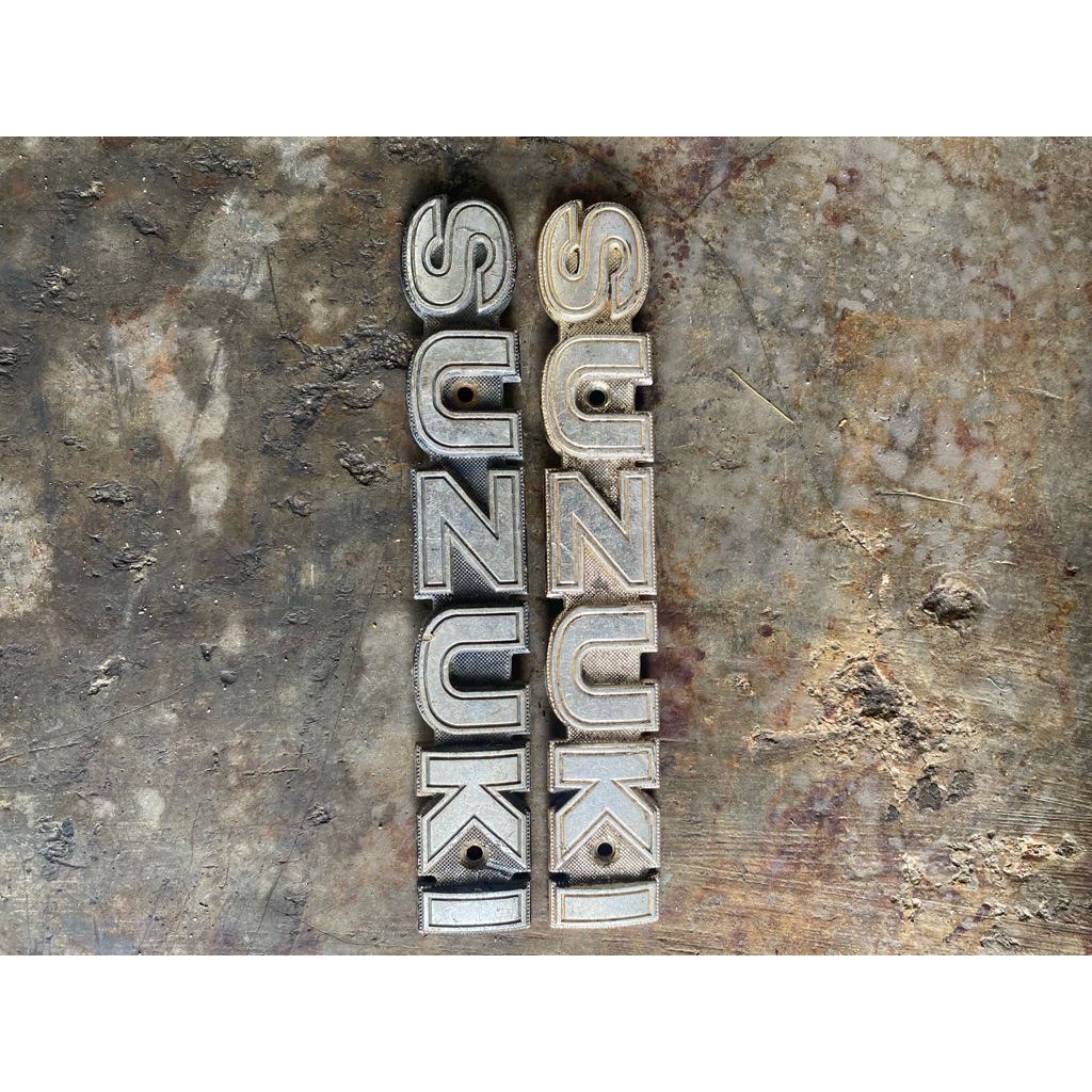 emblem SUZUKI A100 original