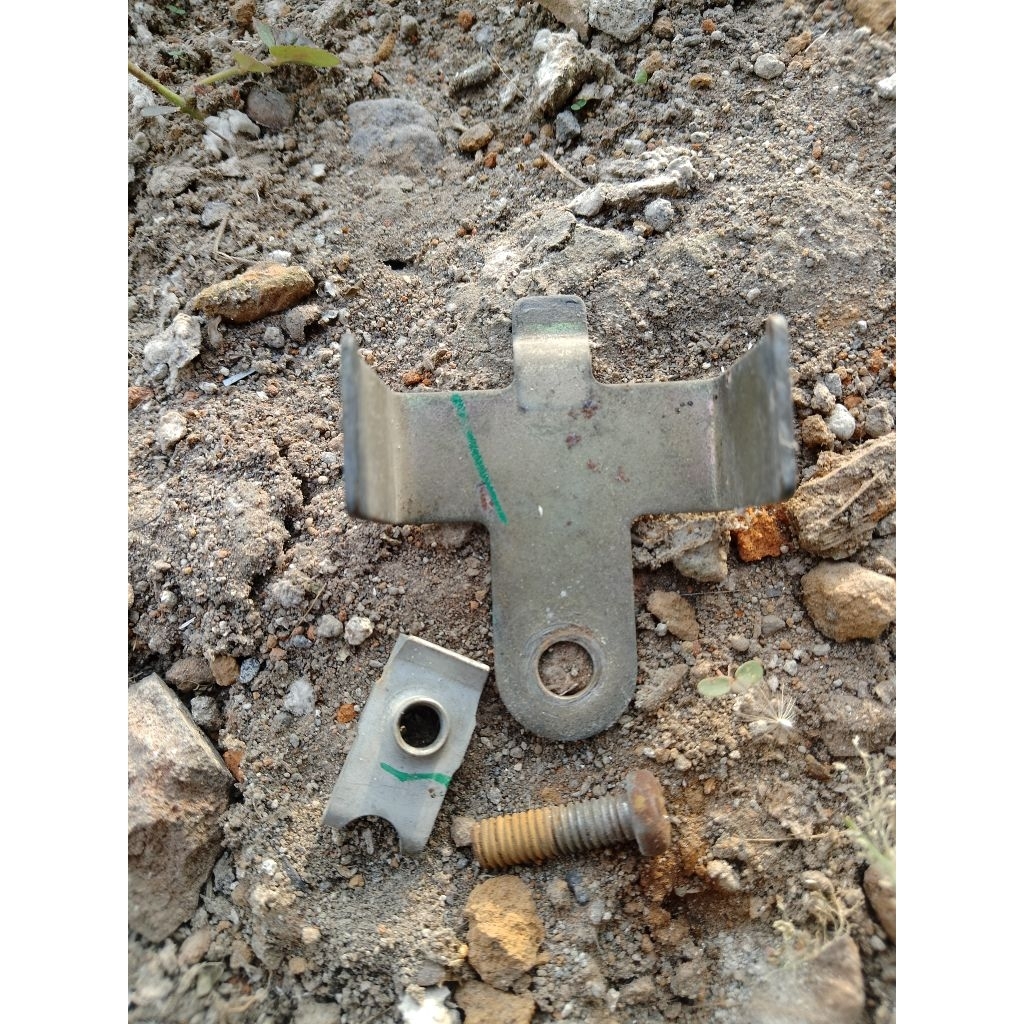 braket dudukan bendik stater Supra X Lama