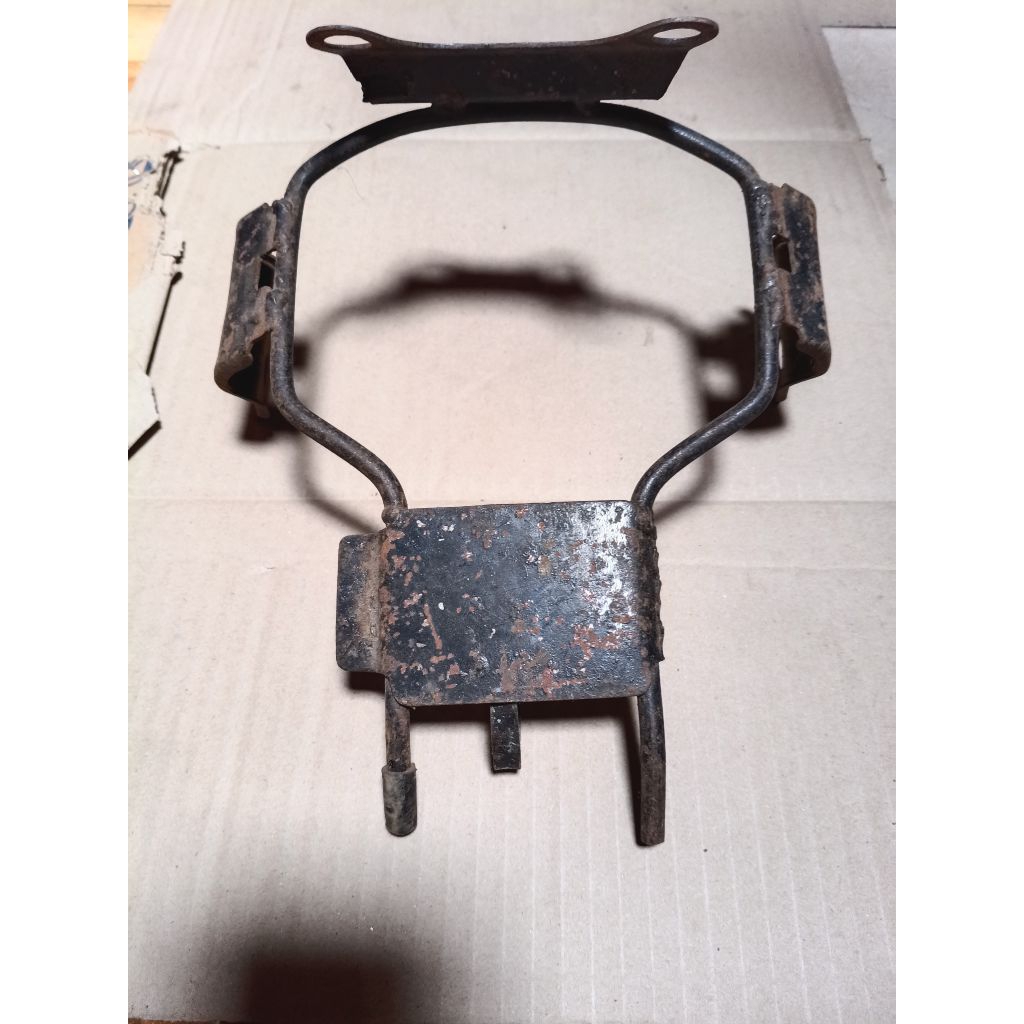 breket dudukan pangkon refrektor lampu depan Honda GL Pro original
