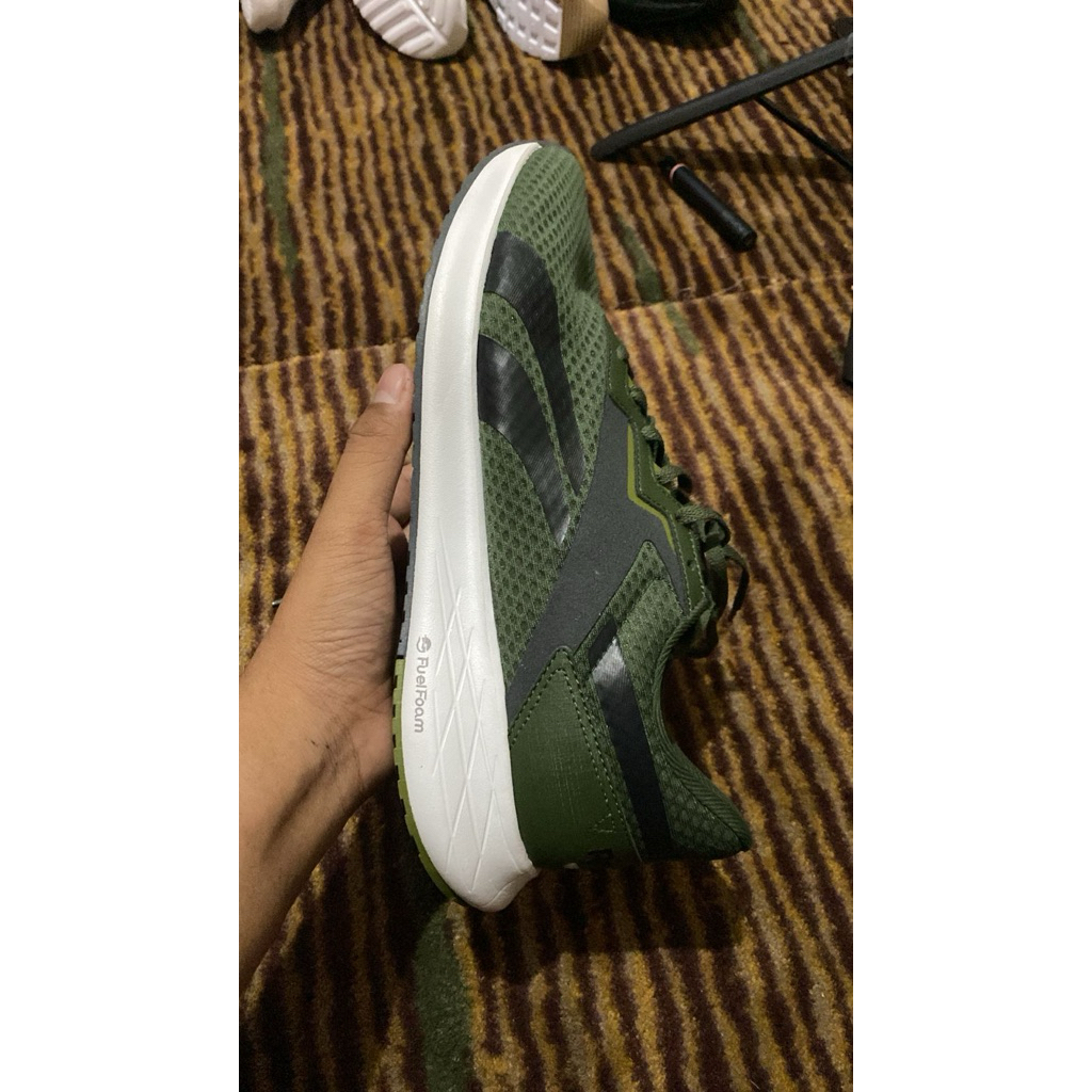 Sepatu Casual Reebok