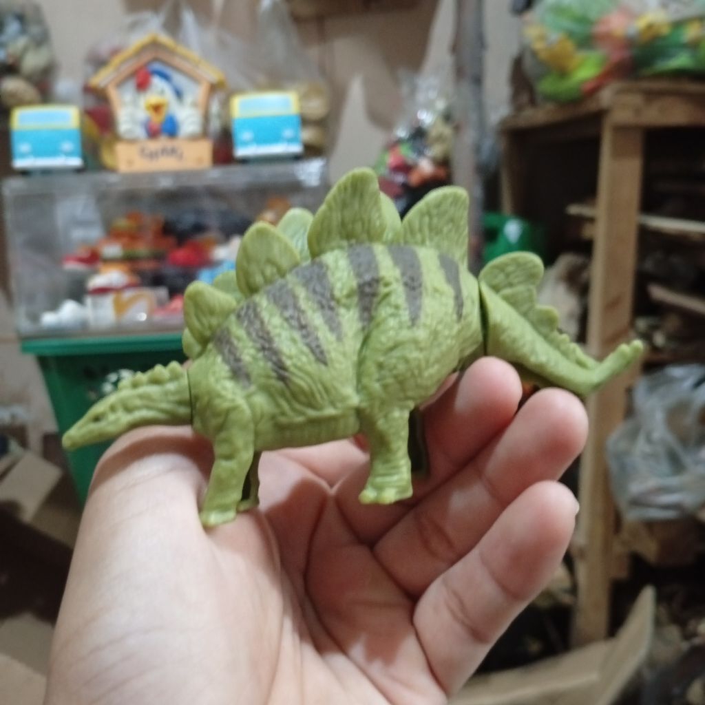happy meal toys Jurassic world Stegosaurus