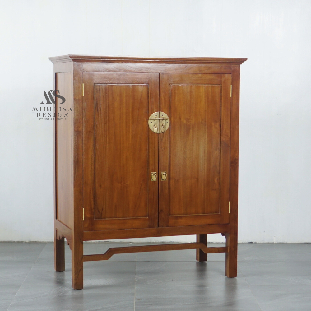 Lemari Kayu Jati Klasik – Desain Elegan dengan Kunci Antik