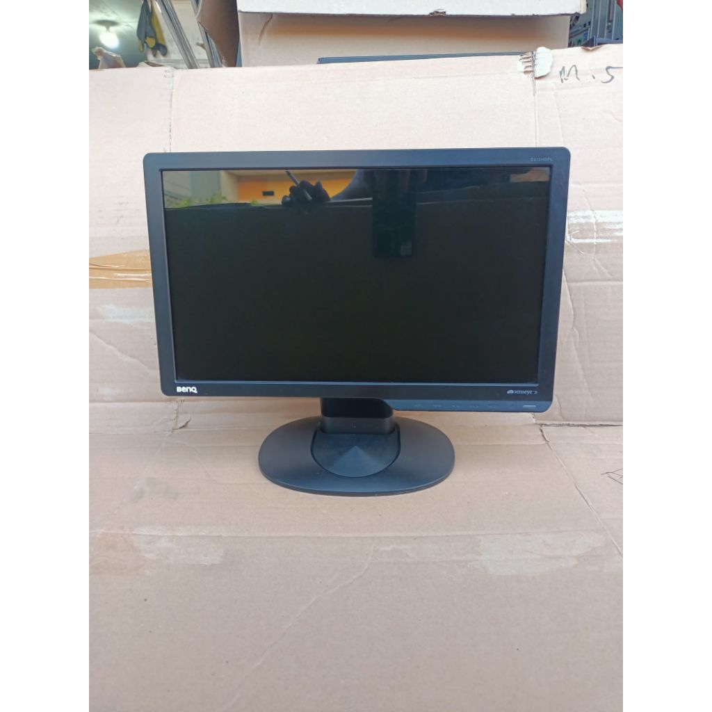 Monitor BenQ P615HDPL LED 16 Inch Mulus Lengkap Kabel