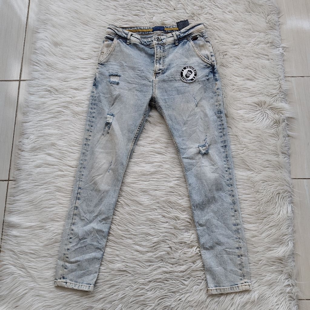 Zara Man Ripped Jeans