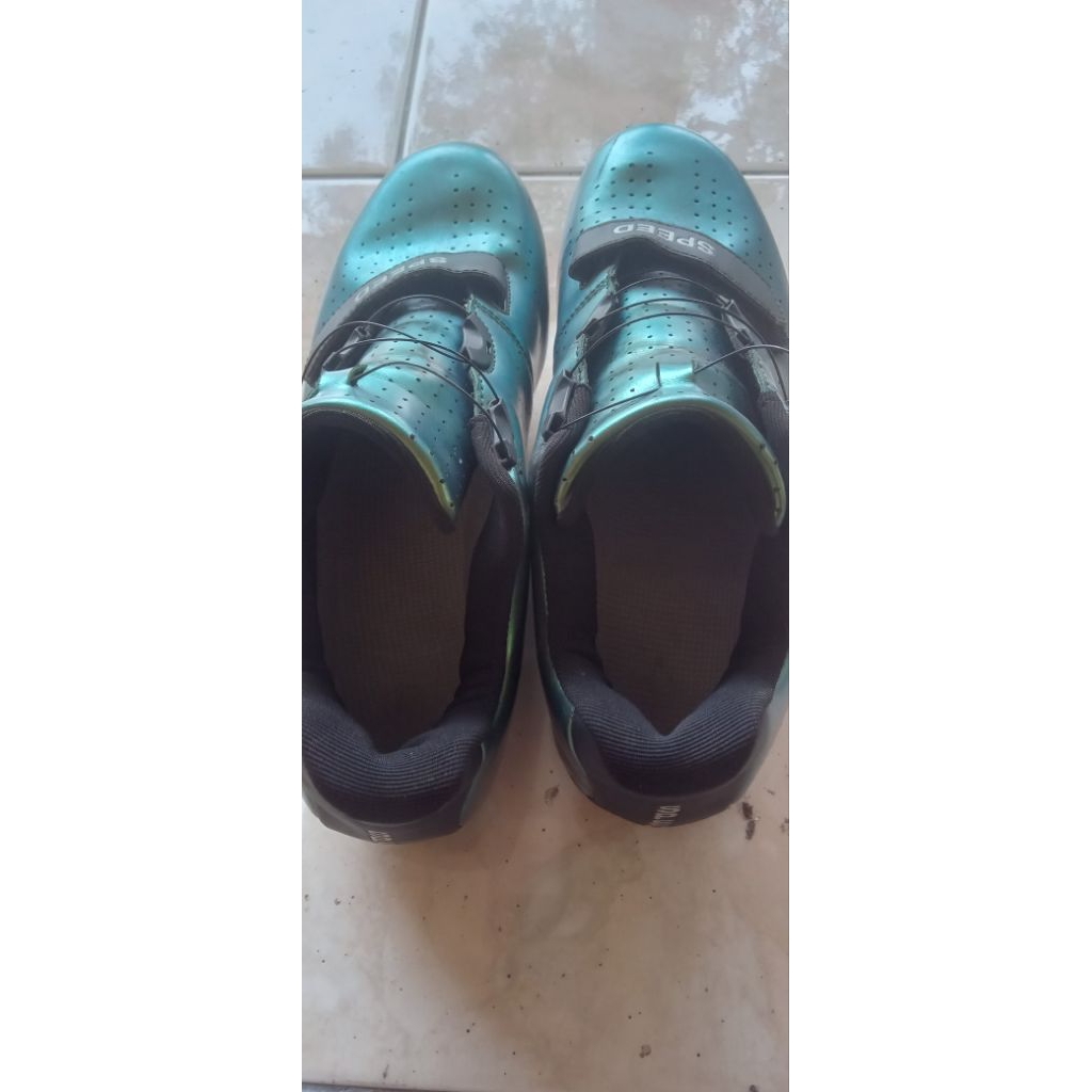 sepatu roadbike multi clit