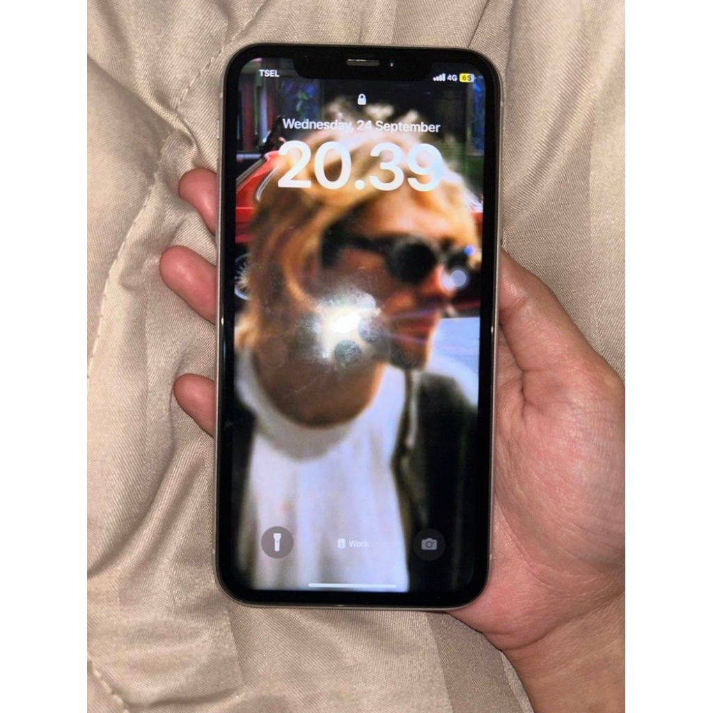 IPHONE XR MULUS SECOND ORIGINAL PEMAKAIAN CEWEK MURAH BERFUNGSI NORMAL IPHONE XR WHITE 64GB SINYAL A