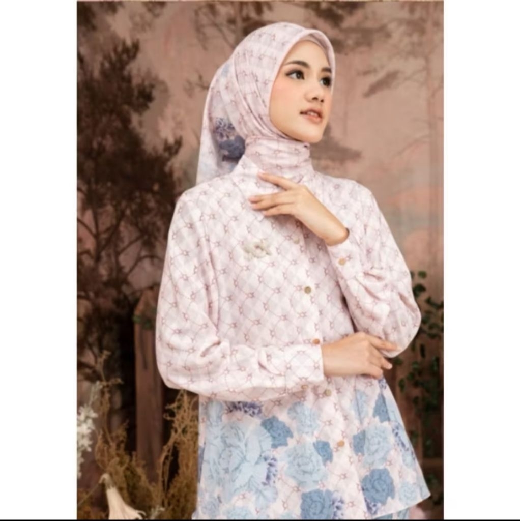 Rosette Shirt Wearing Klamby M