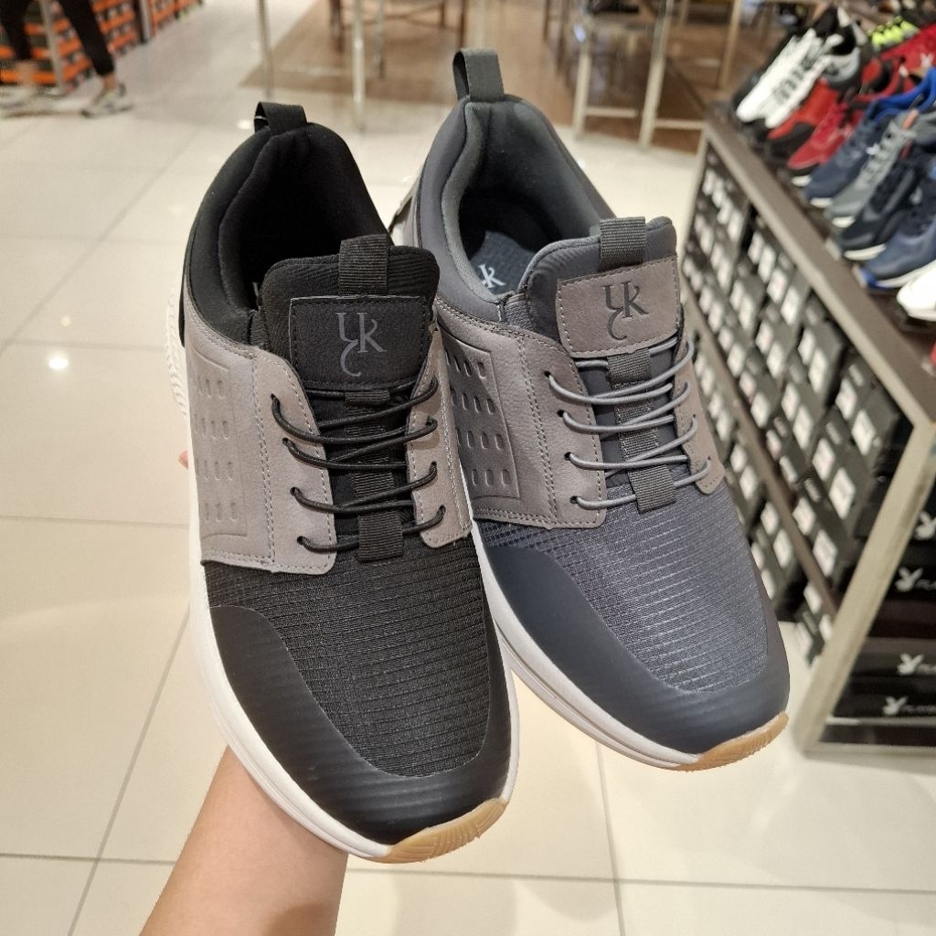 Sepatu Pria Bertali Empuk dan Ringan Brand Yongki Komaladi ORI