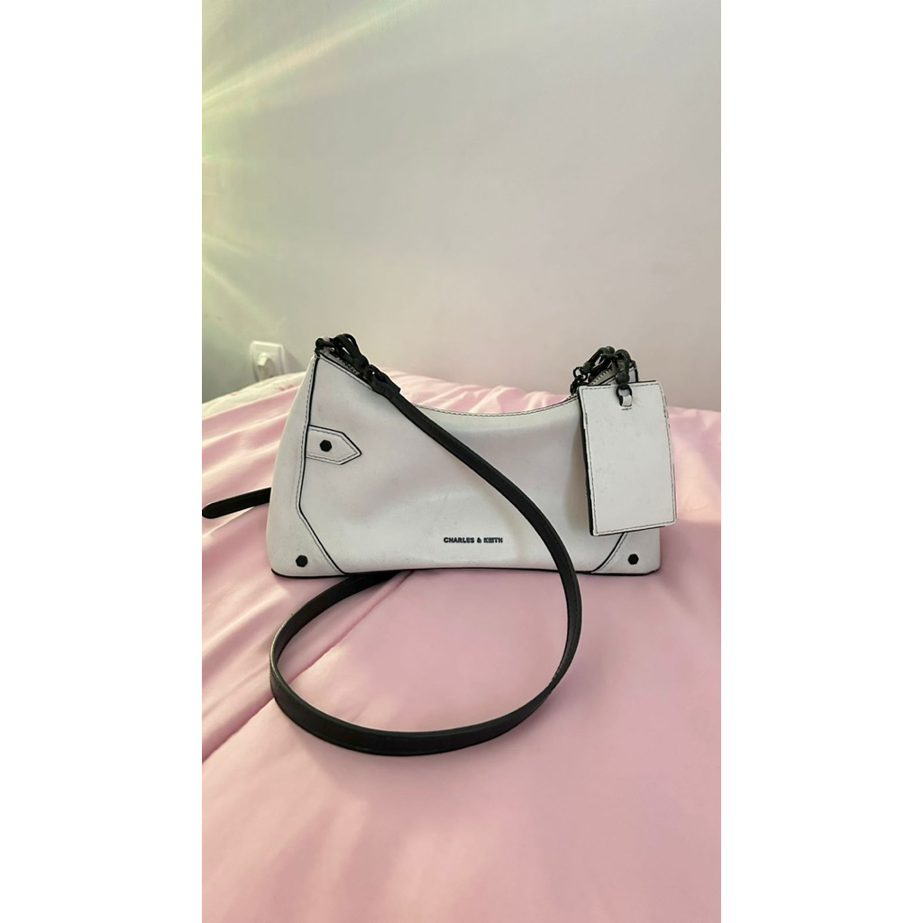 Preloved Tas Charles And Keith Ori 100% [Putih Hitam]