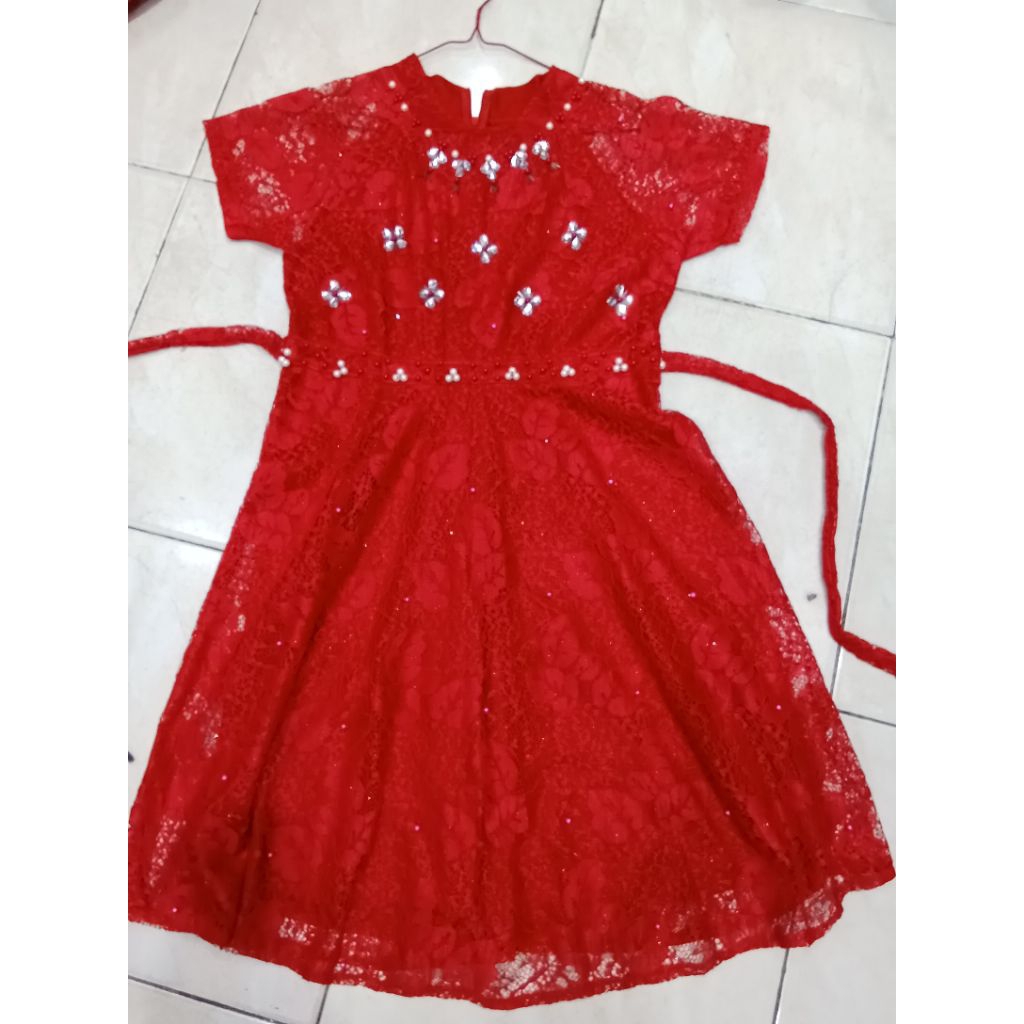 MIDI DRESS REMPEL BAHAN FULL TILE GLITTER MEWAH SLETING BELAKANG LENGAN MODEL KIPAS 2 LAPIS WARNA CO