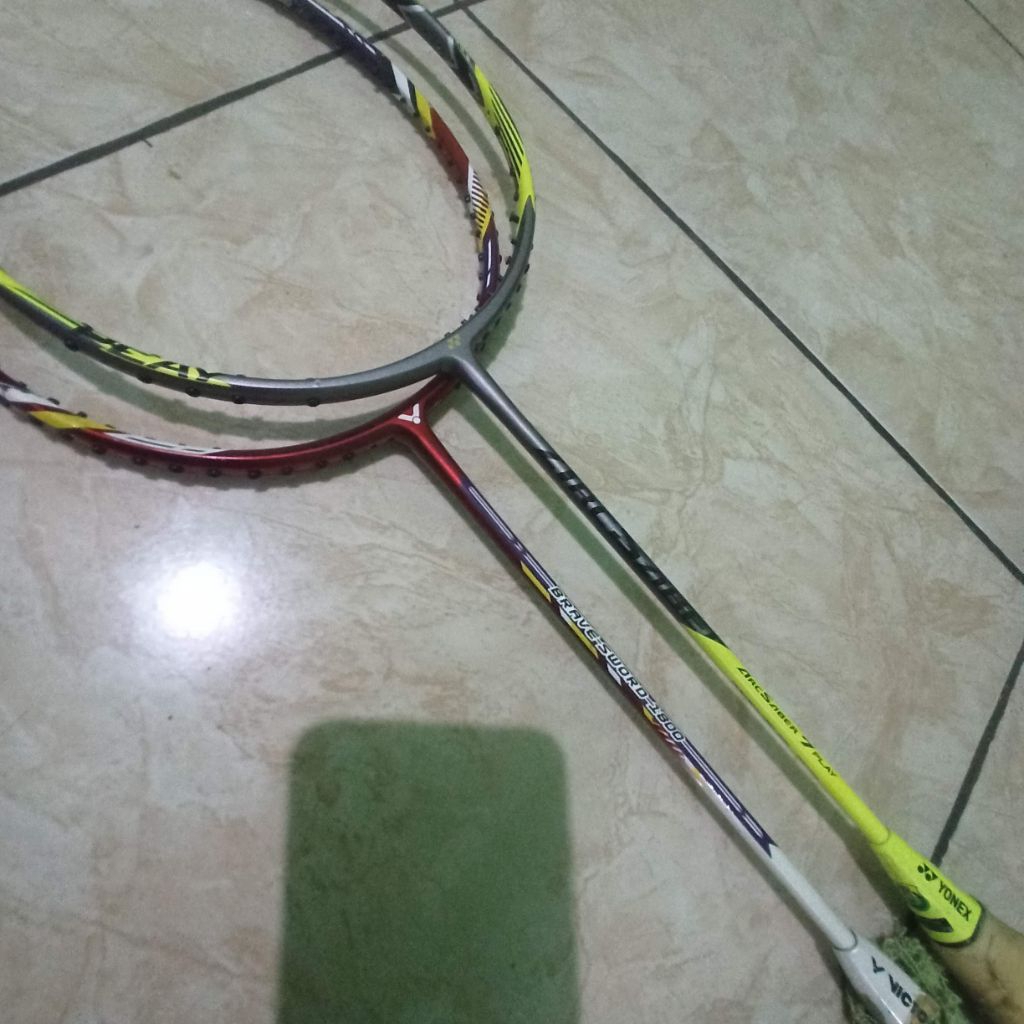 raket badminton Victor second bekas