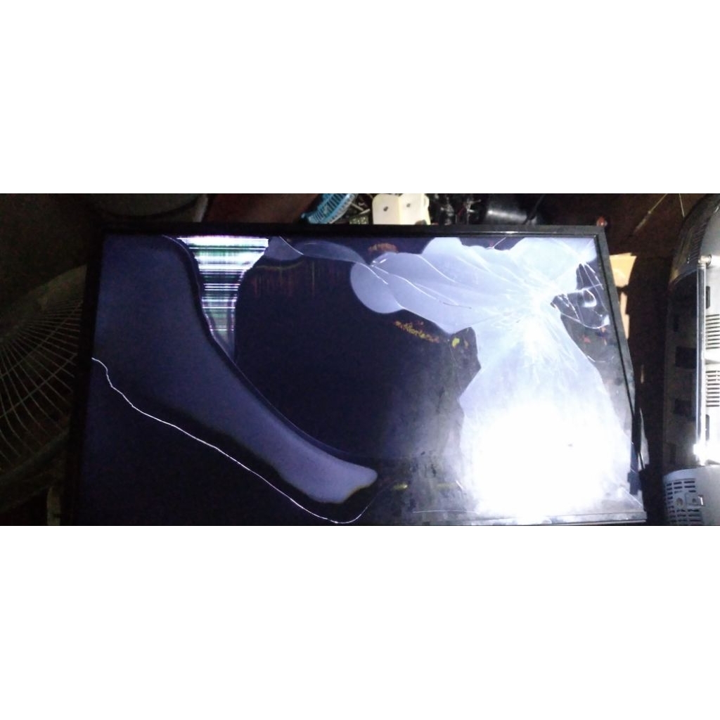 UNIT PECAH LAYAR TV SHARP 24IN LC-24E170I