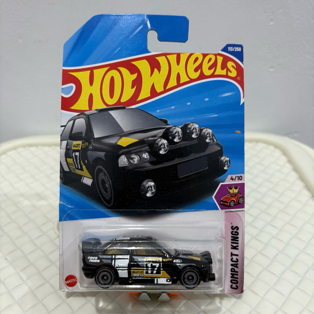 Hot Wheels Ford Escort Compact Kings