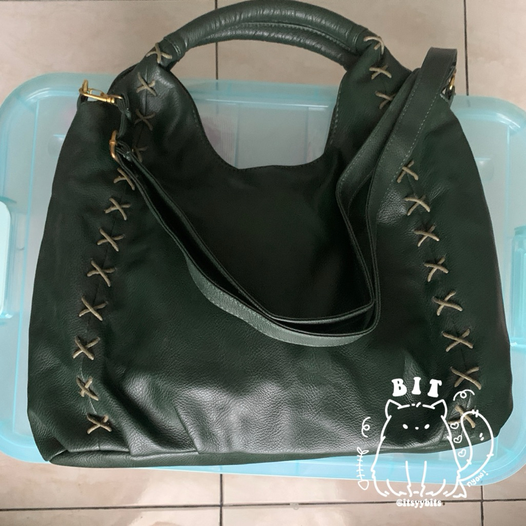 Preloved Tas Kulit Asli Warna Hijau Tanpa Brand (Original Green Leather Bag)