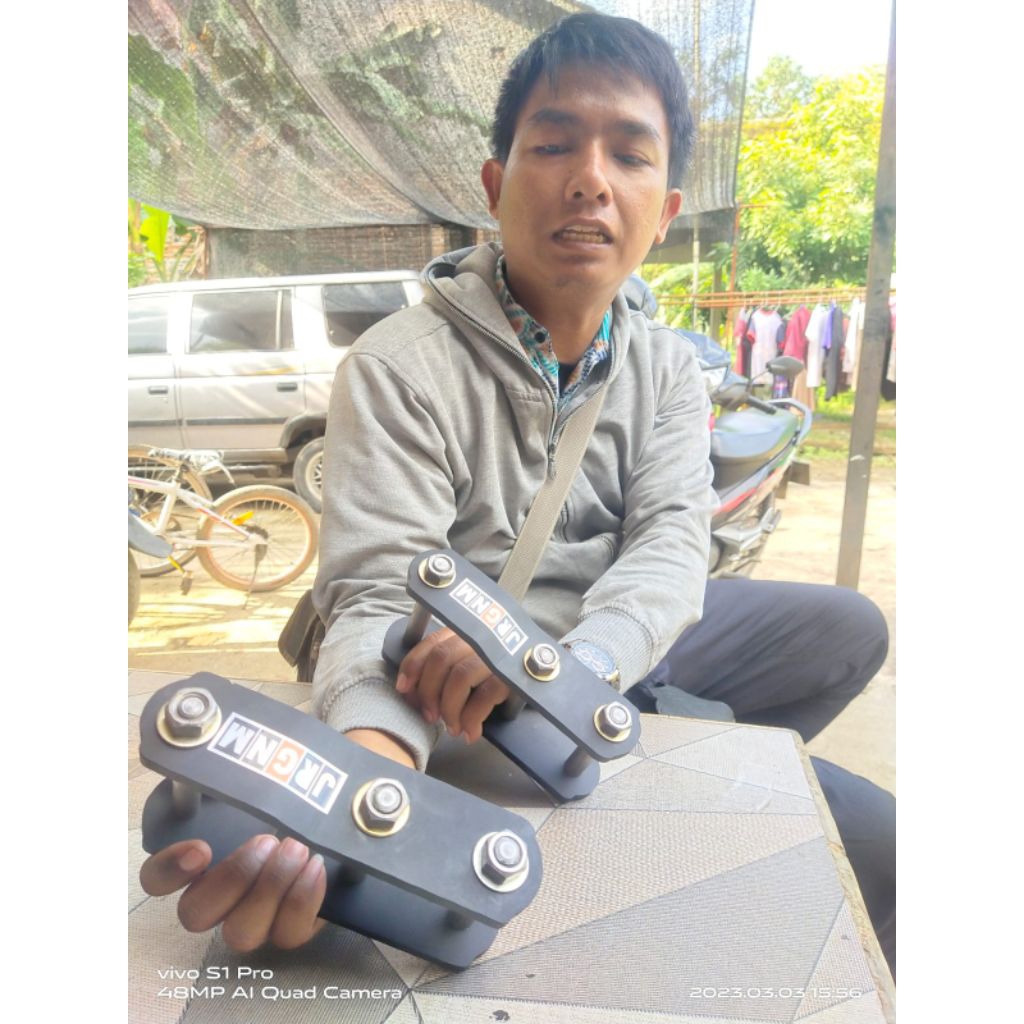 Anting Per Daun Mobil Daihatsu Feroza