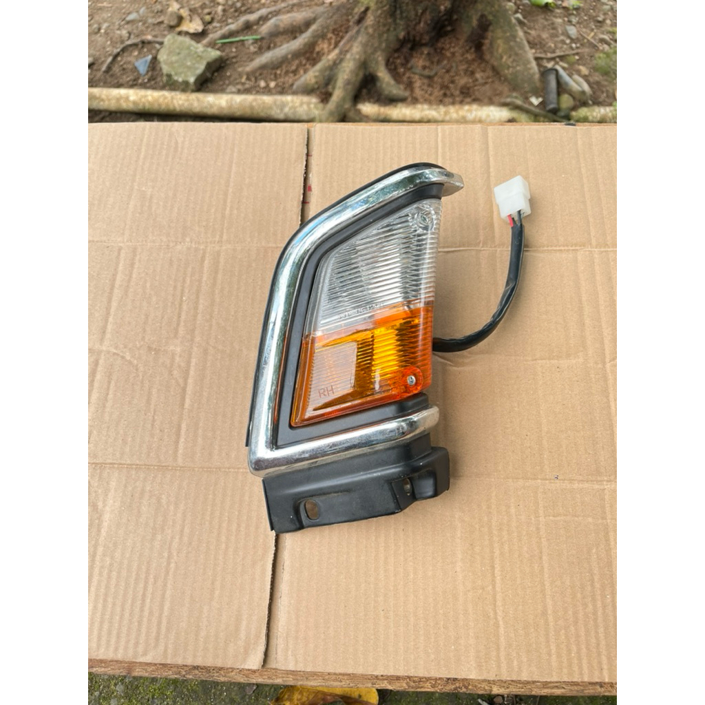 GALANT GALLANT  SIGMA 1978 1979 LAMPU SEN CORNER