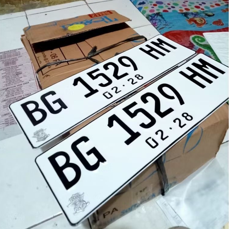 Plat Nomor Mobil Putih Font Baru