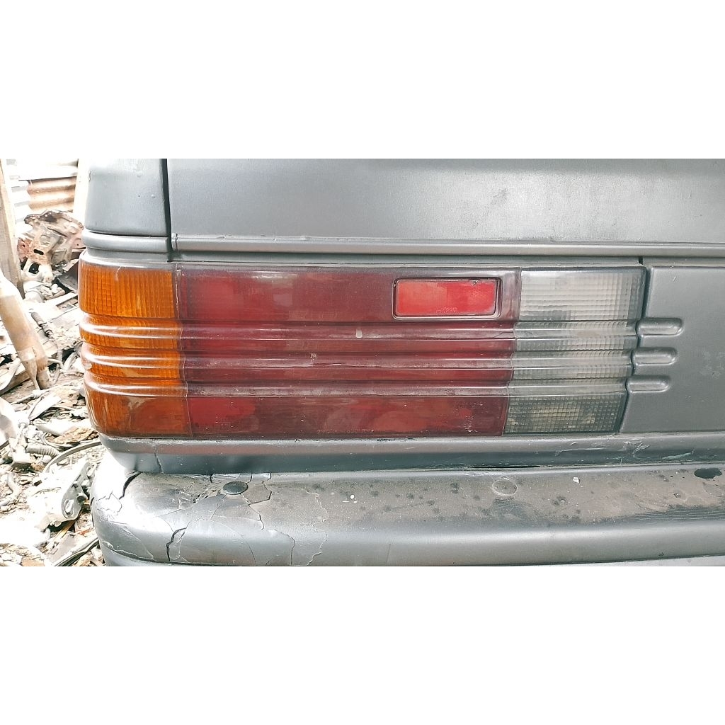 lampu belakang ford laser