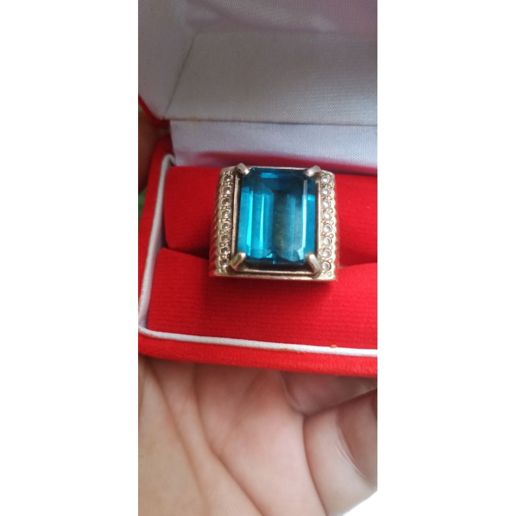 blue topaz london