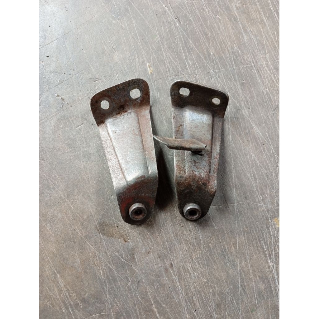 Breket Braket Dudukan Pangkon Sayap Dalam Bagian Tengah Atas Kawasaki Kaze R Original Second TERMURA