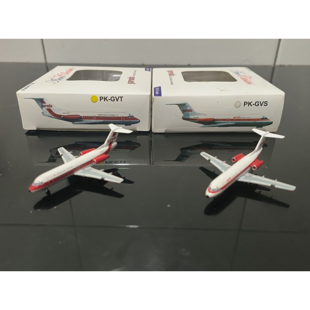 Diecast Garuda Indonesia Fokker F-28 Aeroclassics 1:400