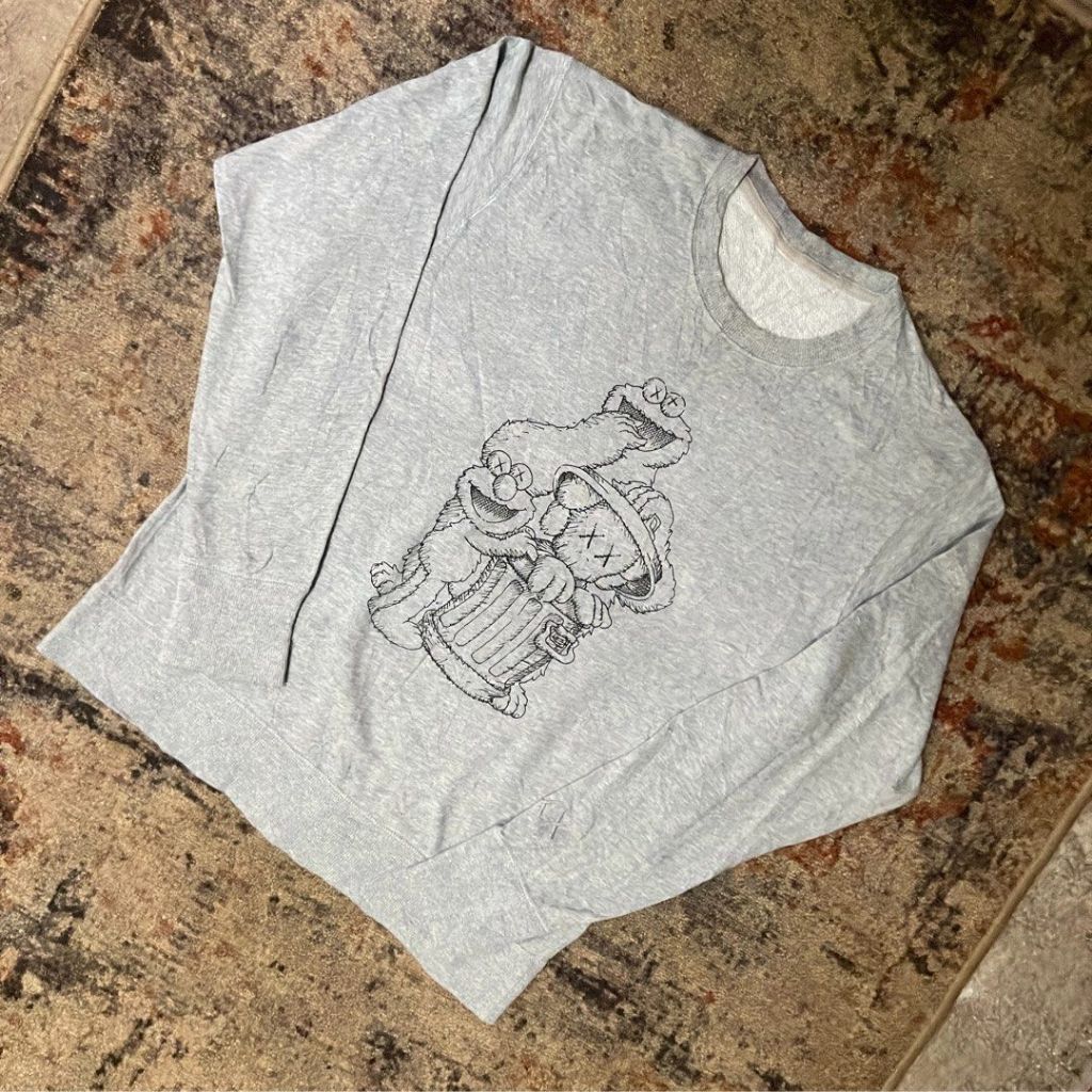 Crewneck uniqlo x kaws x sesame street grey
