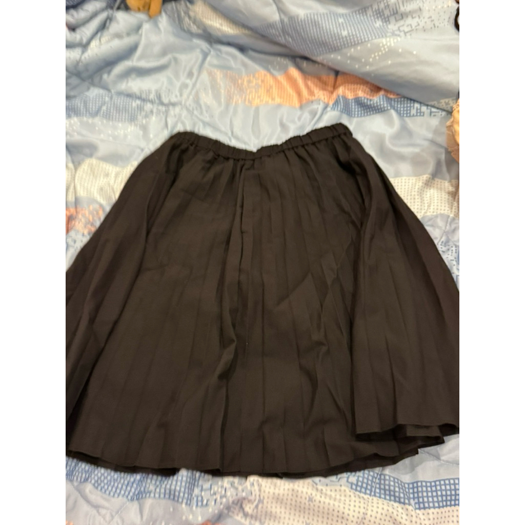 UNIQLO Black Pleated Skirt