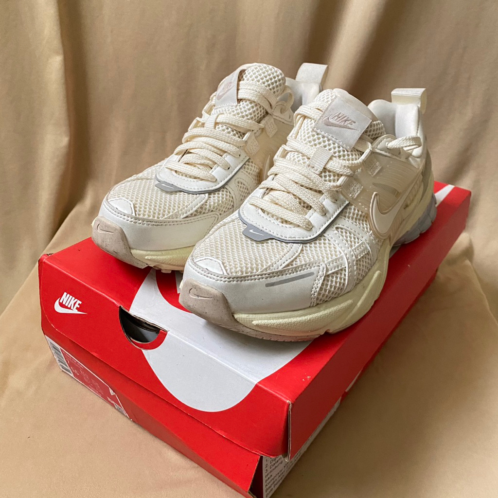 NIKE | V2K RUN | Sepatu Wanita | Sneakers | Preloved
