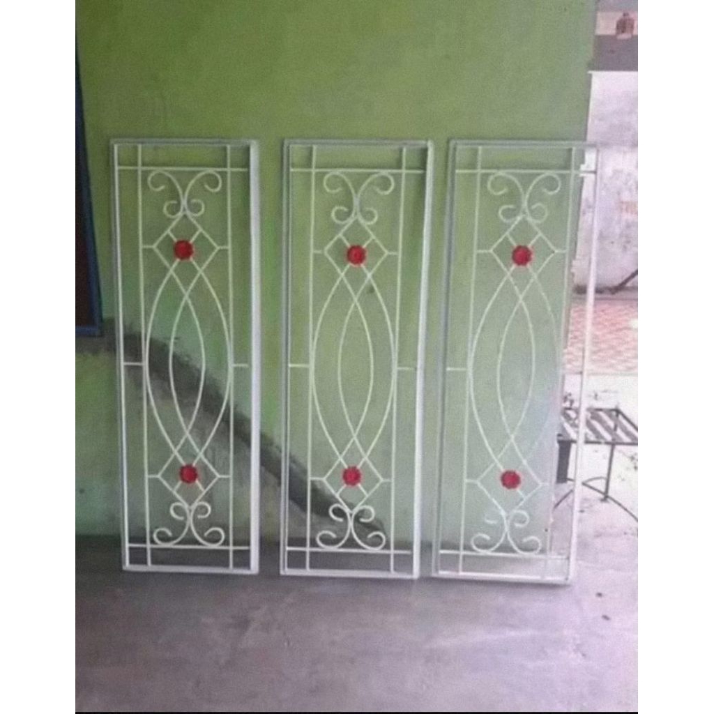 teralis jendela minimalis motip bunga pengaman rumah ukuran 122×30 besi kuat tahan lama di lapisi ca