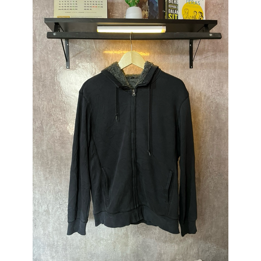 Hoodie uniqlo hitam ori