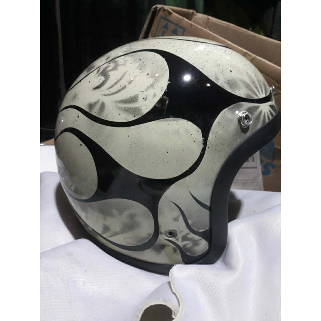 Helm Slim Head Motif Api