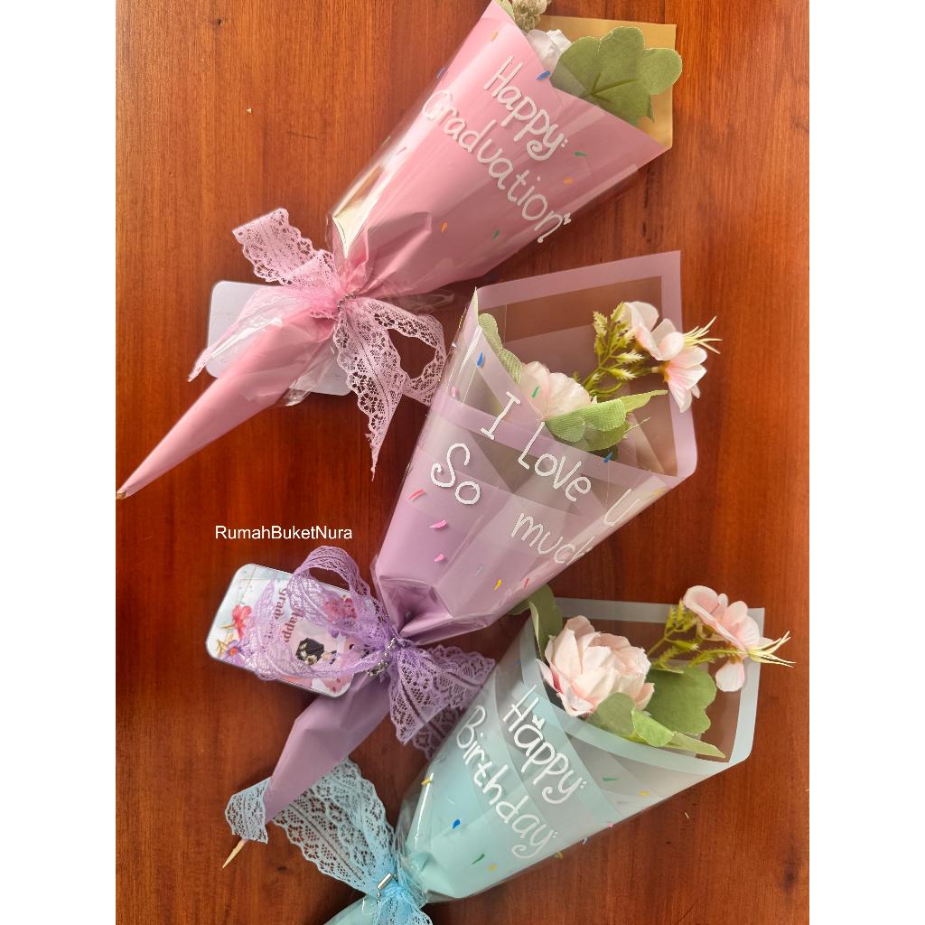 Buket Bunga Mawar Ada tulisan Happy Graduation, Ilove You, Romantis