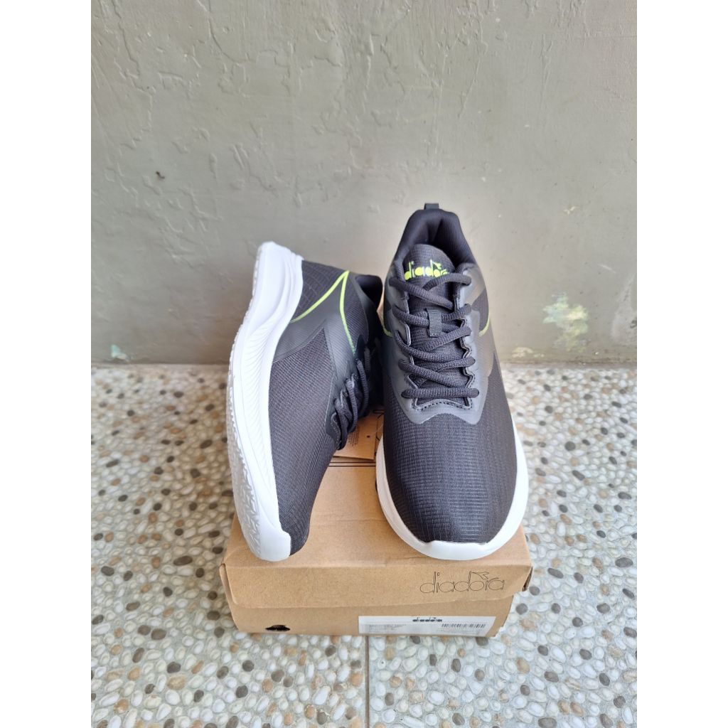 Sepatu Running Diadora Michael (M) Black