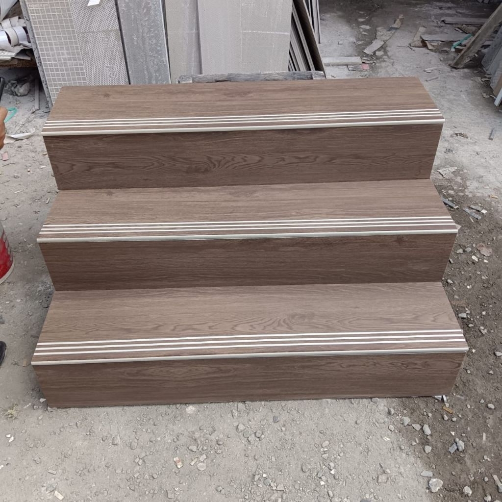 granit lantai anak tangga