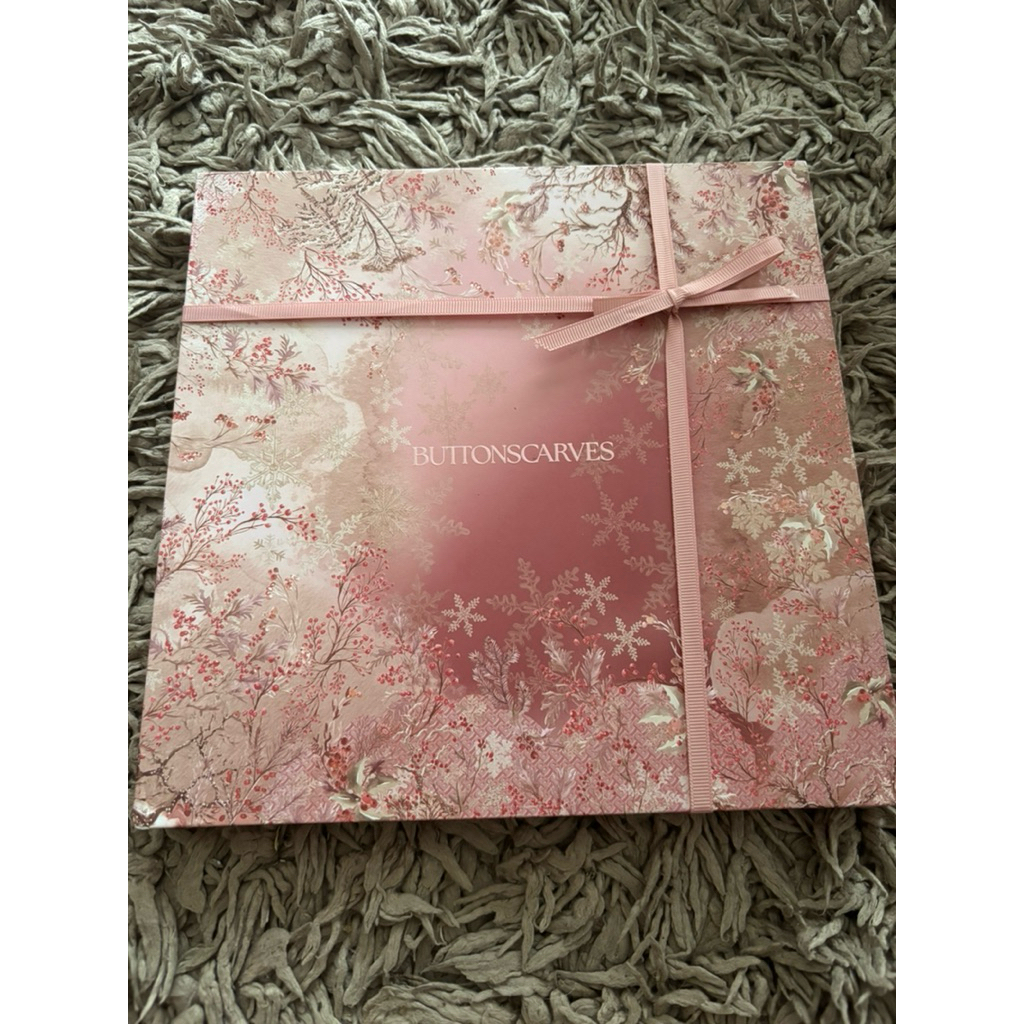 BUTTONSCRAVES Holiday series 2 New ROSE