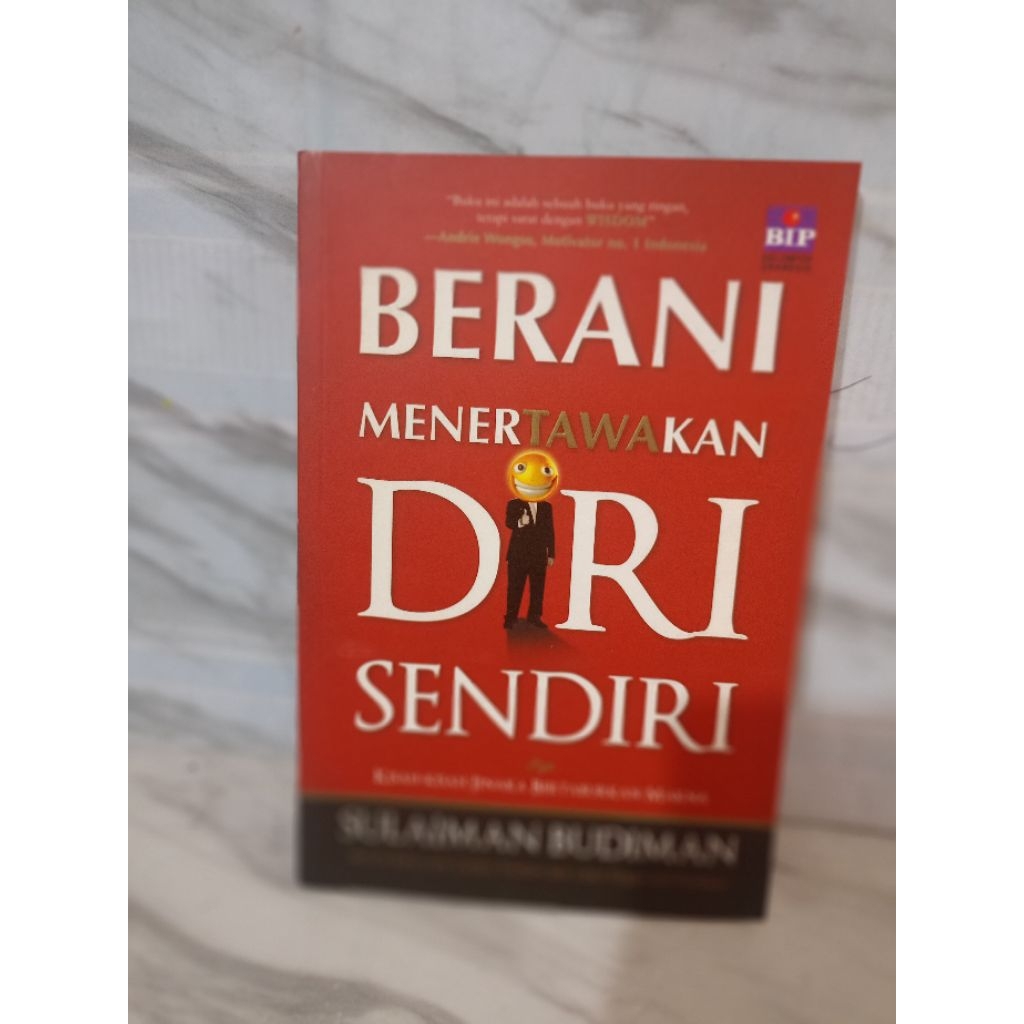 BERANI MENERTAWAKAN DIRI SENDIRI by Sulaiman Budiman