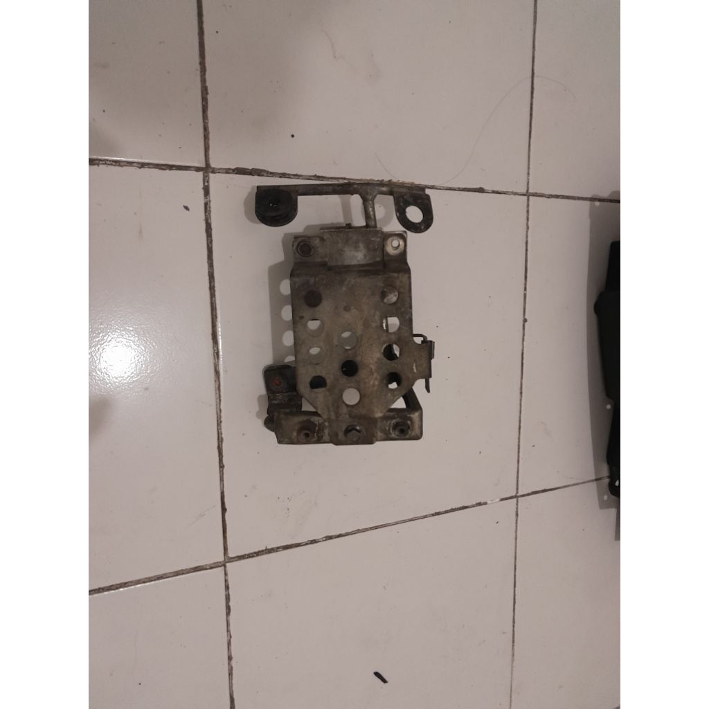 DUDUKAN BODY DEPAN SKYDRIVE 125