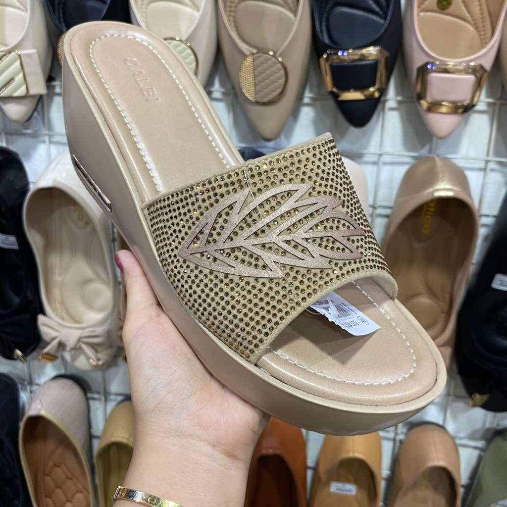 CALBI - KLDX.2009 - SANDAL CALBI WANITA WEDGES - CALBI ORIGINAL DAUN SERIES