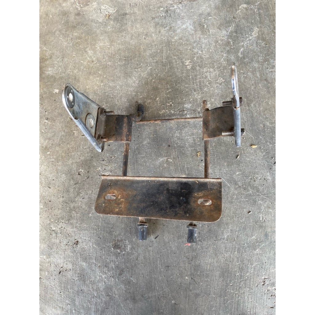 brecket breket dudukan pangkon reflektor lampu depan megapro hiu lama old original copotan