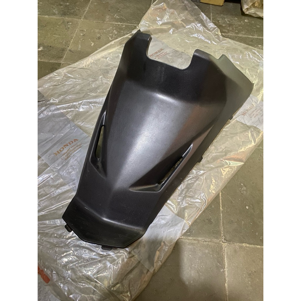 80151-KZR-600ZD COVER,CENTER /DEK TENGAH BAWAH JOK VARIO 125 KZR ori ahm