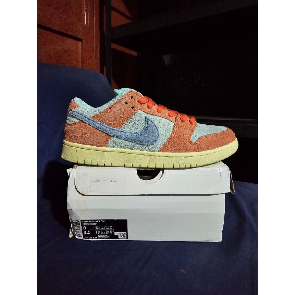 sb dunk low emerald orange