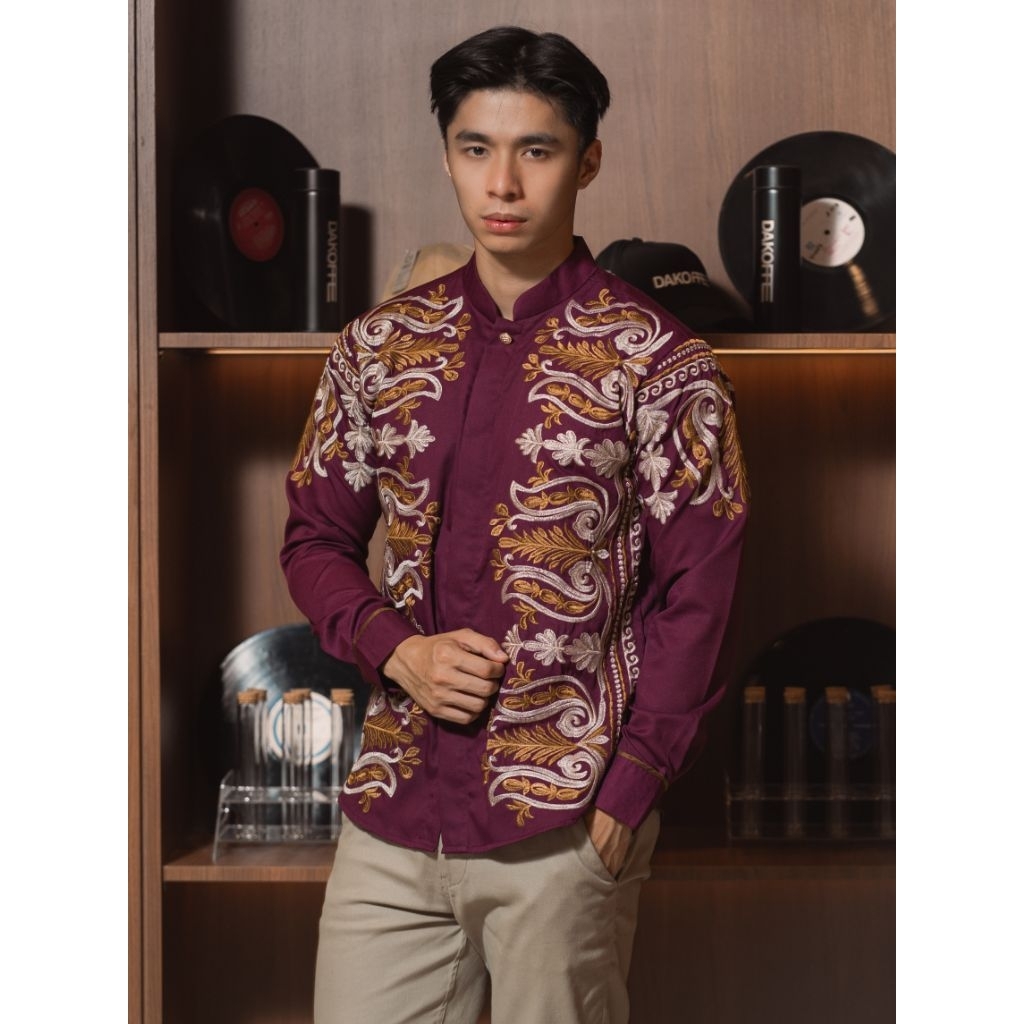 Kemeja Bordir Pria NUC.ID Haikal 03 (Maroon Keunguan)