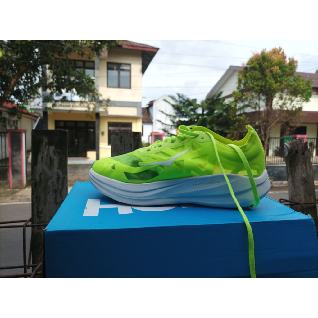 Hoka Rocket X2
