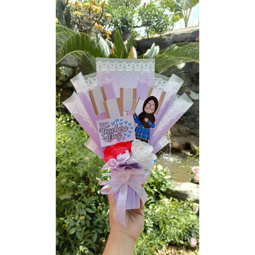 Buket hari Guru isi 5 dan 10 stik tinggal tempel coklat, foto, snack