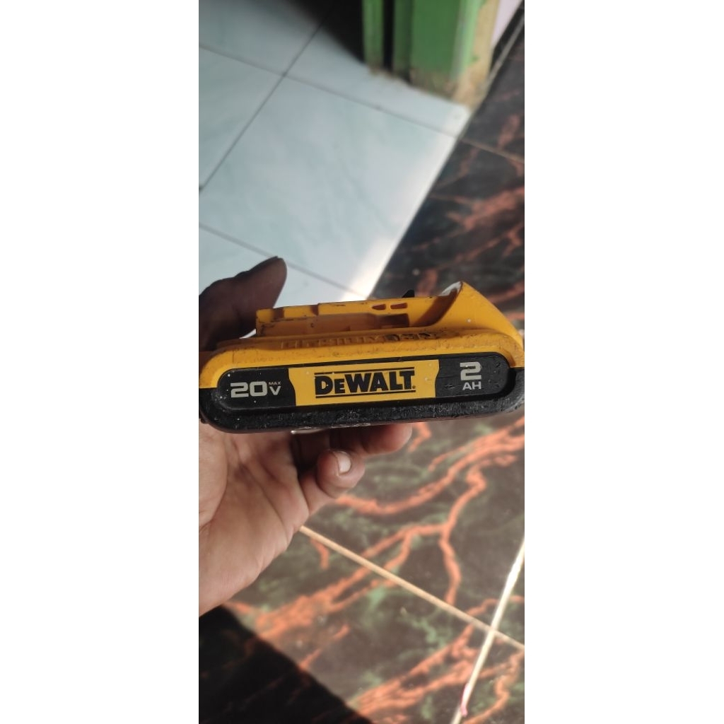 baterai dewalt ORI bekas normal