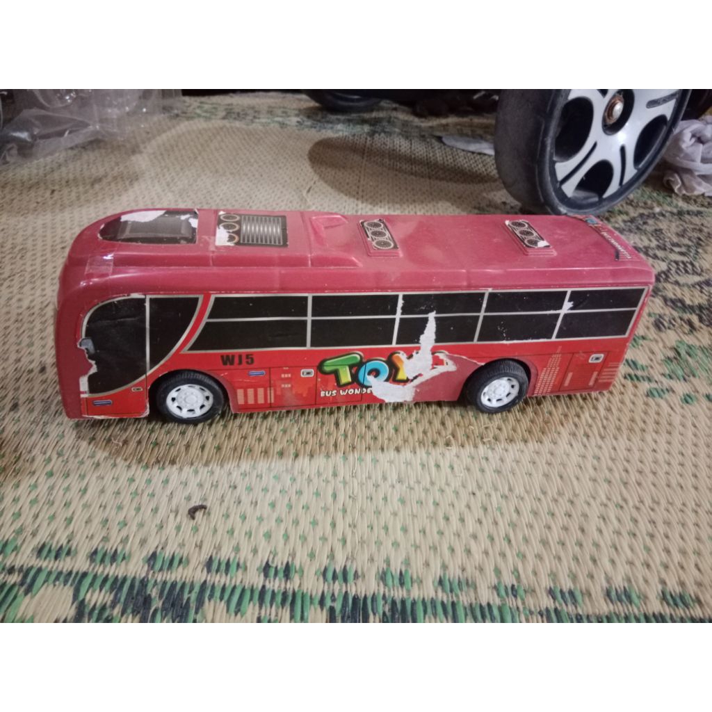 Preloved 2 Mainan Anak Truck MoLen + Bus Tayo