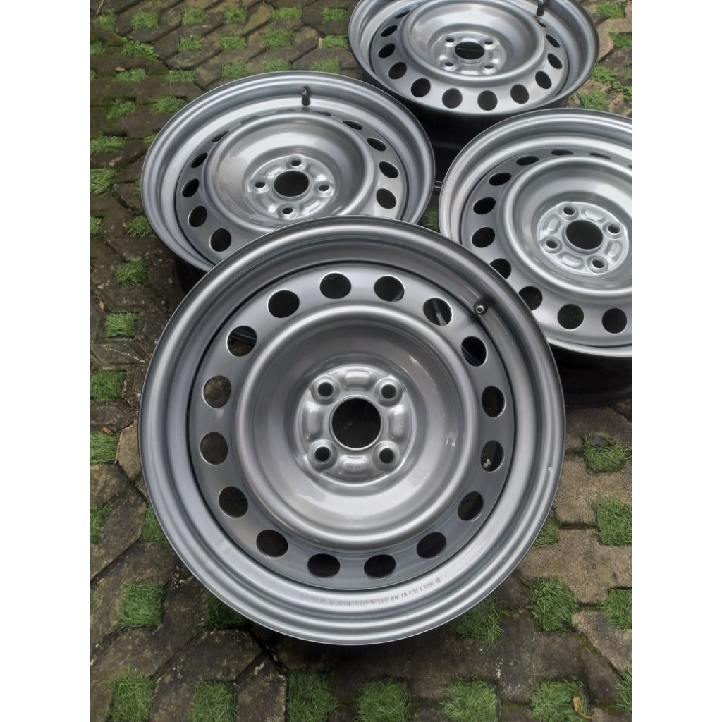 velg kaleng velg mobil daihatsu rocky