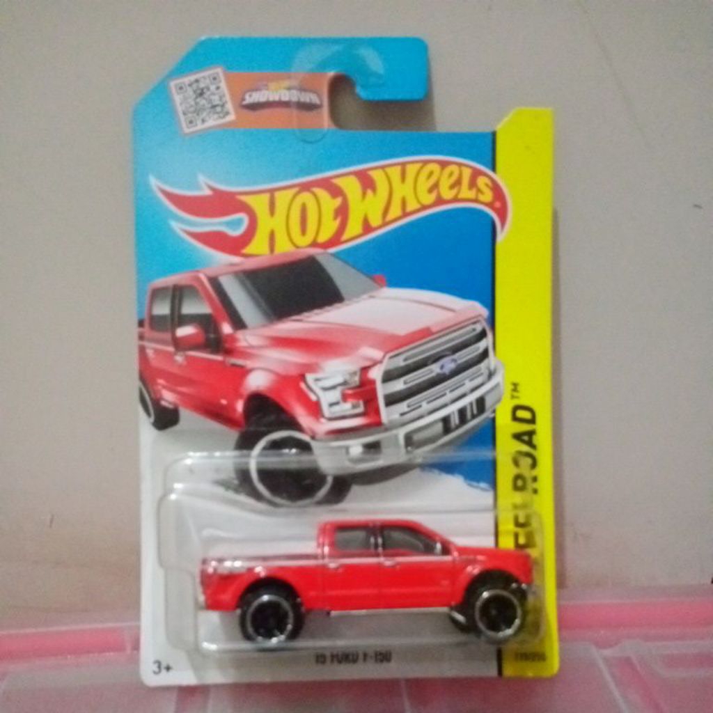 Hot Wheels 15 Ford F-150 merah
